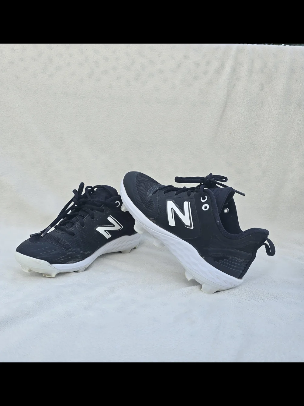 New Balance Unisex Fresh Foam Velo V3 Softball Baseball Cleats Black + White VGC